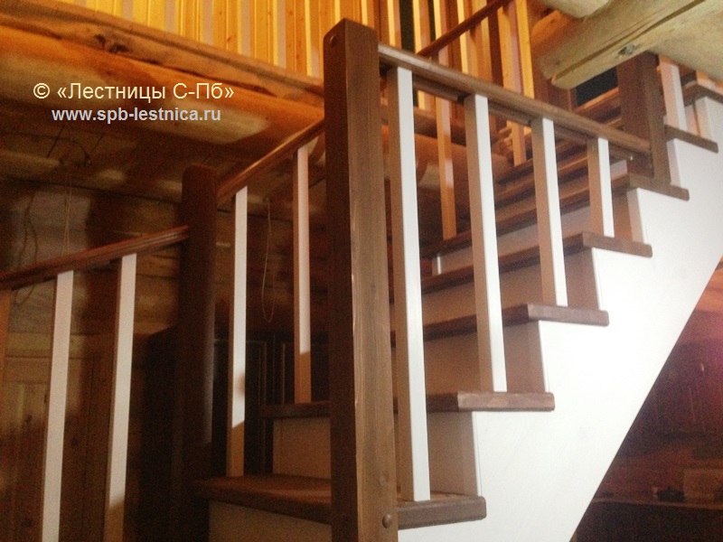 поворотная лестница на 180 градусов с забежными ступенями