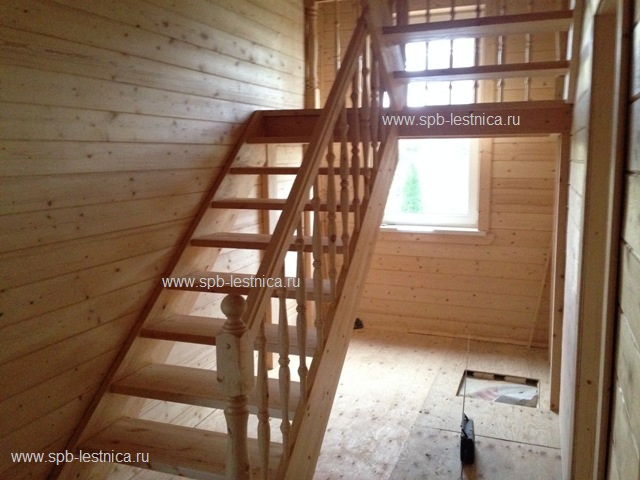 деревянная лестница на 180 градусов
