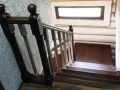Г образная лестница из бука и сосны