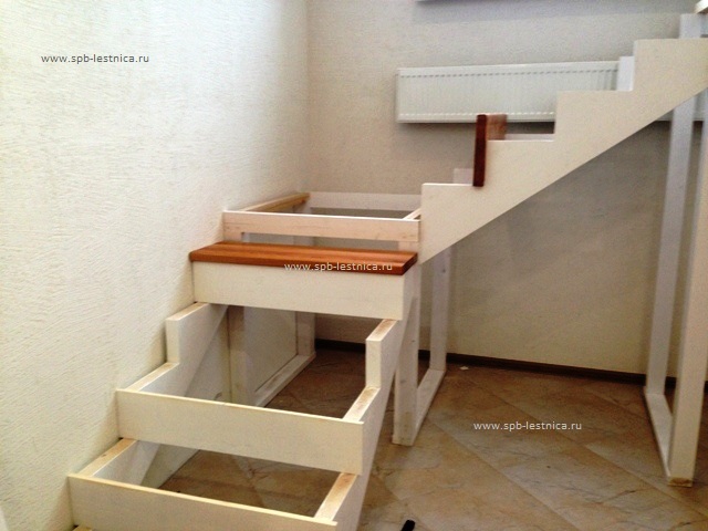 деревянная лестница из бука и сосны