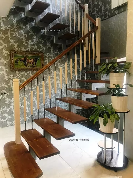 отделка металлической лестницы деревом