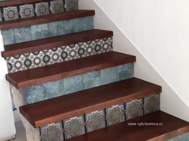 облицовка лестницы из бетона деревом и плиткой