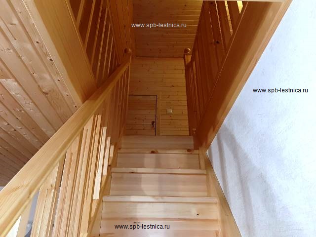 деревянная лестница на 2 этаж дачи