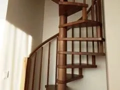 винтовая лестница из дуба
